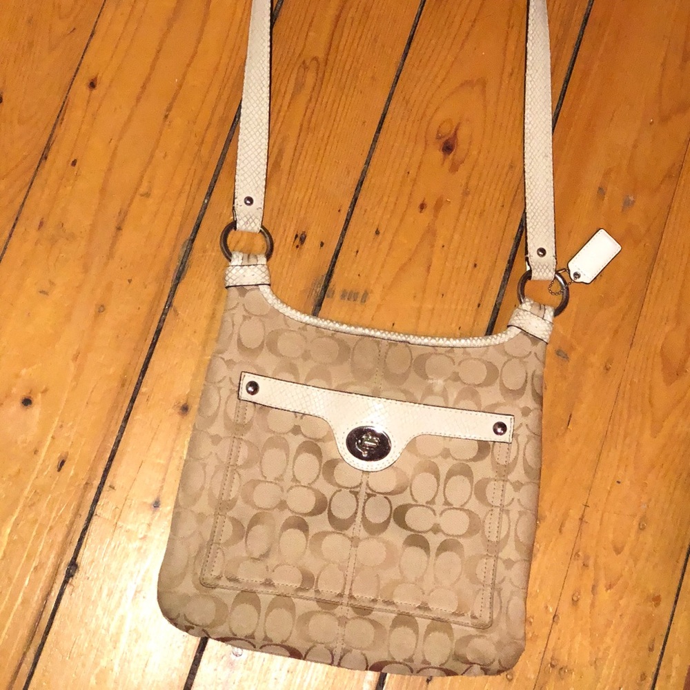 Coach Signautre Penelope Crossbody B1168-F16536